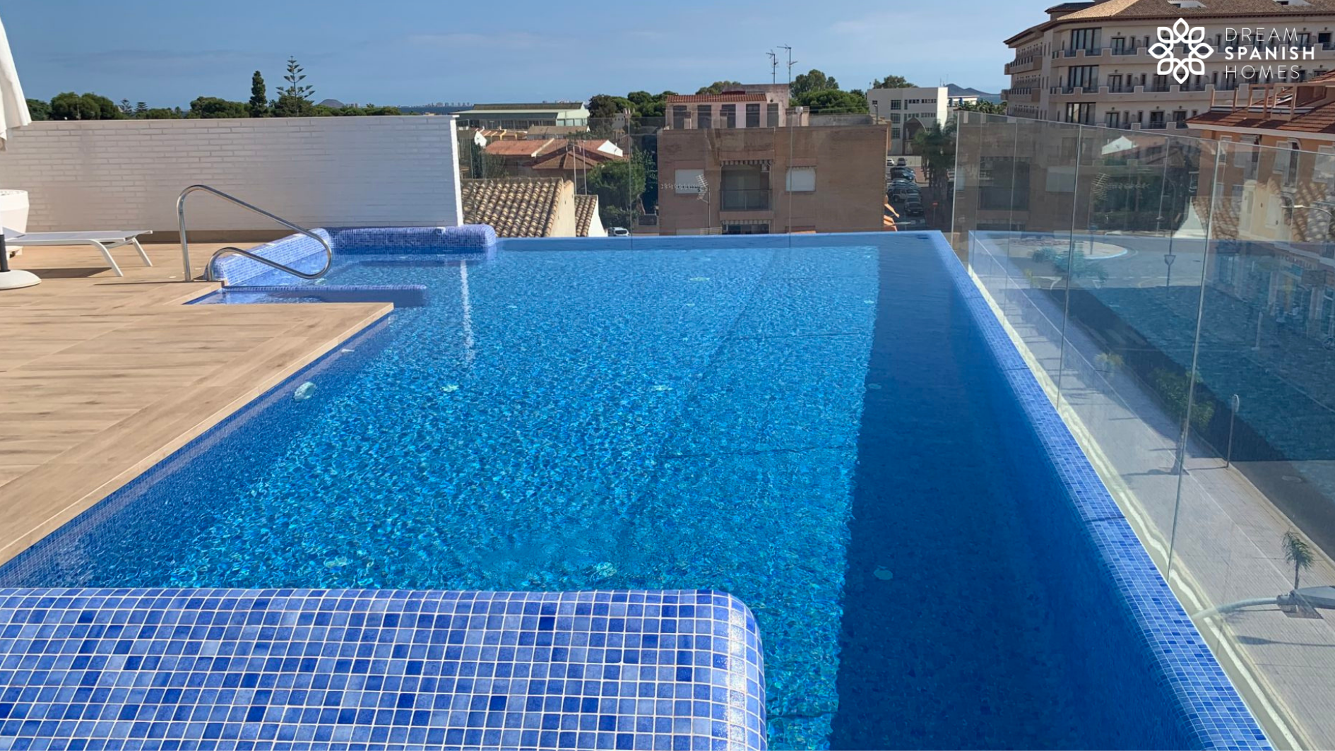 3 Bedroom Apartment with Roof Top Pool